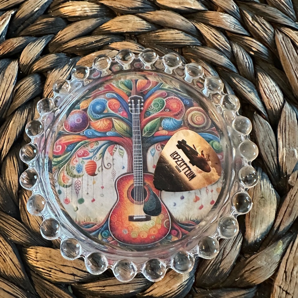 Colorful Guitar Glass Art Reverse Découpage with Vibrant Design